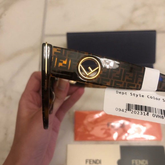 🔥NEW SHOW STOPPER FENDI SUNGLASSES 🔥 - Picture 7 of 16